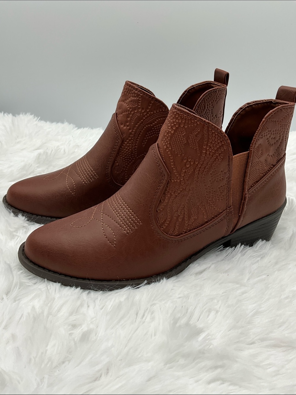 easy street Boots Size 8 Brown Embroidered Western Chelsea Ankle Boots